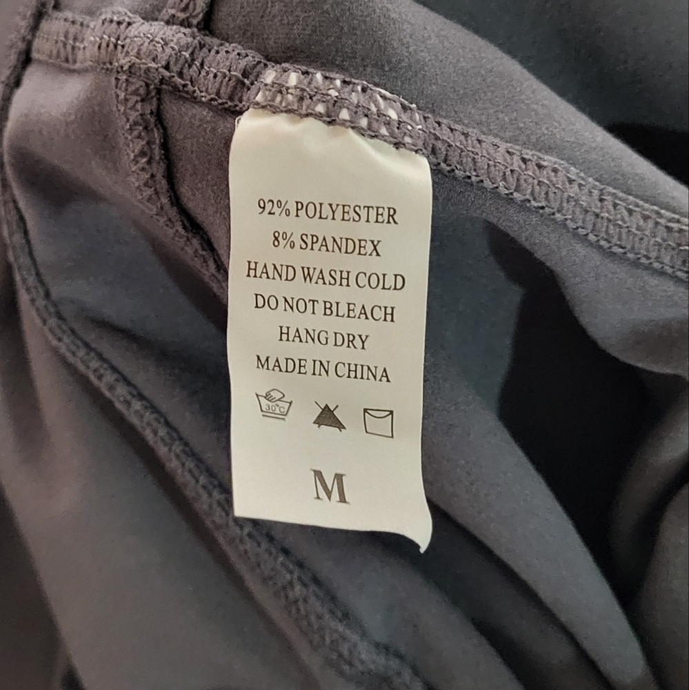 Women's Gray NWOT High Waisted Capri Leggings w/ Pockets Size Medium 🐈 - Picture 7 of 7